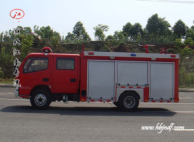东风多利卡2.5吨水罐消防车参数配置图片价格18671091666