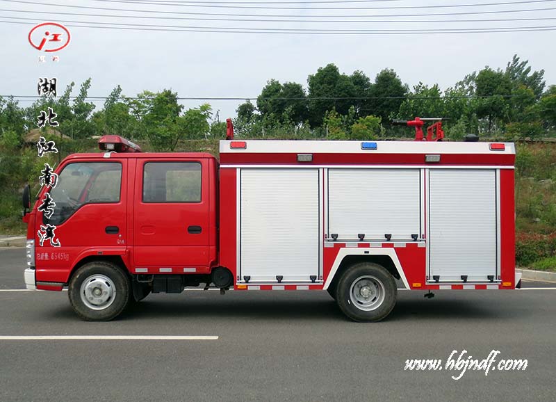 五十铃100P 2.5吨水罐消防车参数配置图片价格18671091666