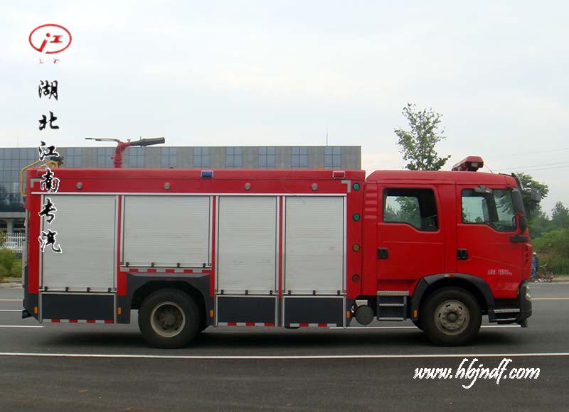 重汽豪沃T5G 5吨水罐消防车参数配置图片价格18671091666