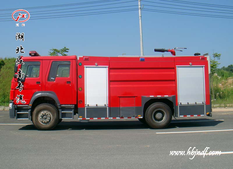 重汽豪沃8吨水罐消防车参数配置图片价格18671091666
