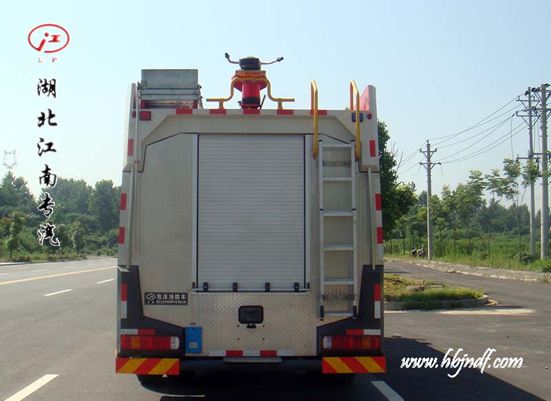 重汽豪沃8吨水罐消防车参数配置图片价格18671091666