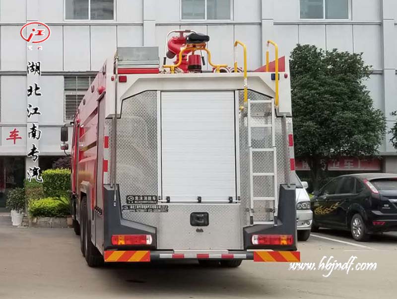 重汽豪沃16吨水罐消防车参数配置图片价格18671091666