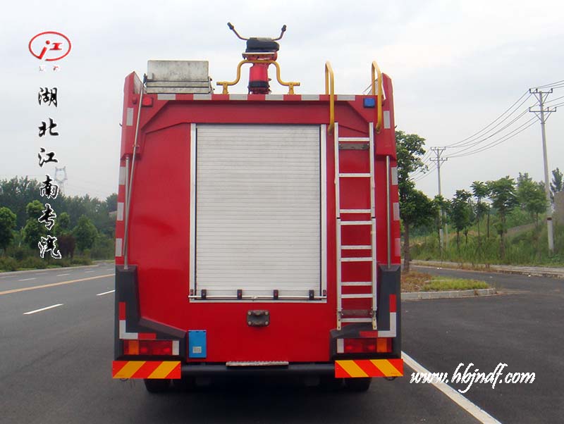 重汽豪沃T5G 5吨泡沫消防车参数配置照片价格18671091666