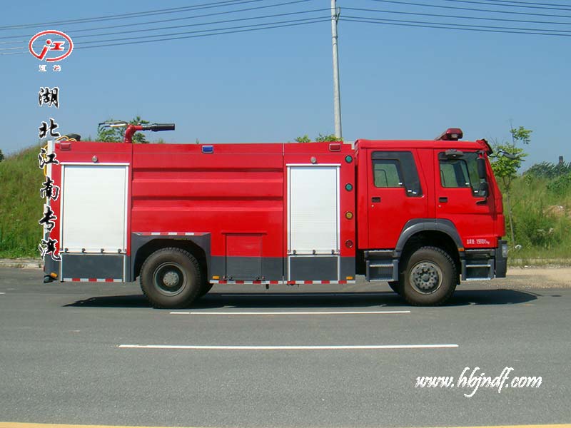 重汽豪沃8吨泡沫消防车参数配置照片价格18671091666