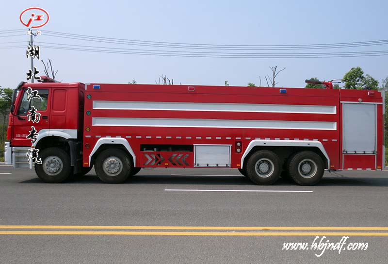 重汽豪沃25吨泡沫消防车参数配置照片价格18671091666
