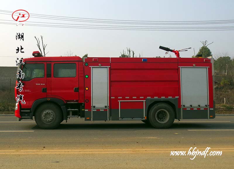 重汽豪沃T5G 8吨水罐消防车参数配置图片价格18671091666
