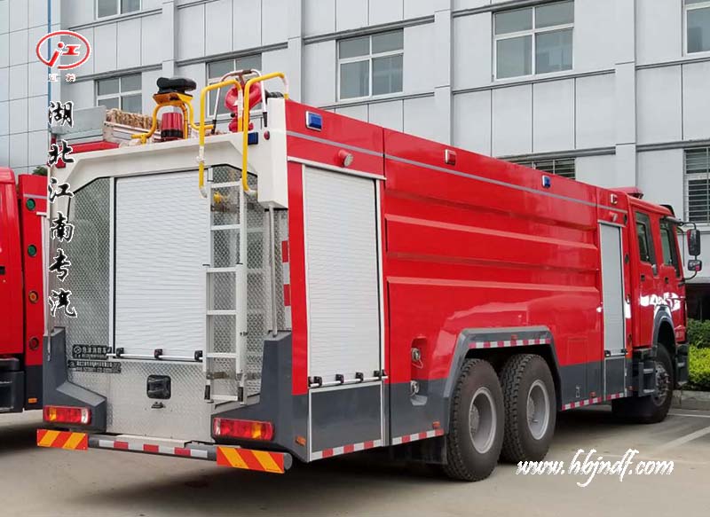 重汽豪沃16吨水罐消防车参数配置图片价格18671091666